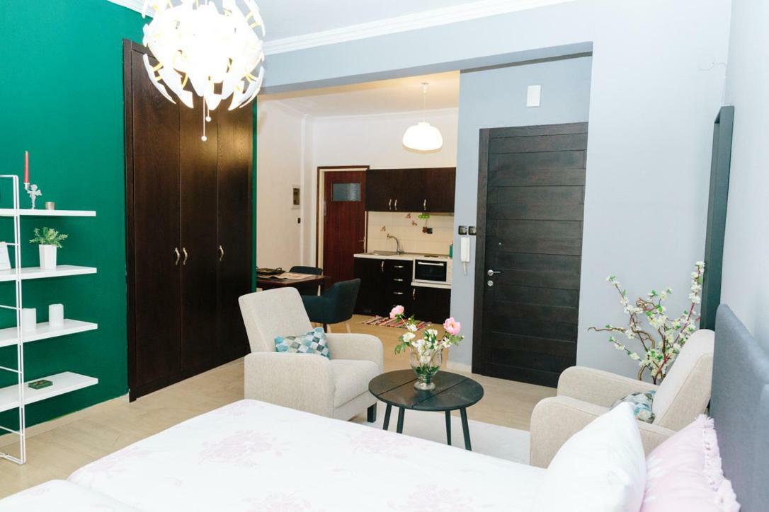 Cosy Downtown Studio - Suite Комотини Екстериор снимка