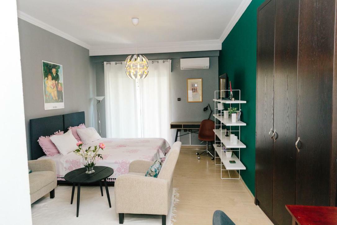 Cosy Downtown Studio - Suite Комотини Екстериор снимка