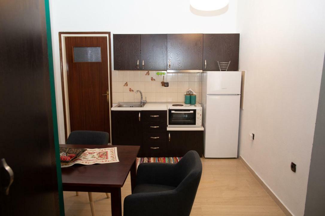 Cosy Downtown Studio - Suite Комотини Екстериор снимка